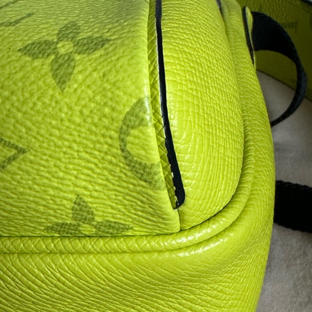 Louis Vuitton Vibrant Yellow Messenger Bag - Picture 8 of 11